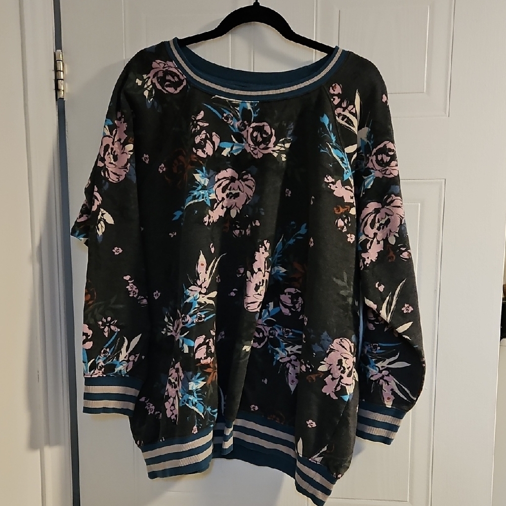 Torrid Womens Sz 3 Sweatshirt Floral